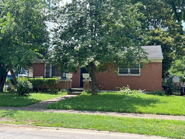 Building Photo - 2400 Burwell Ave