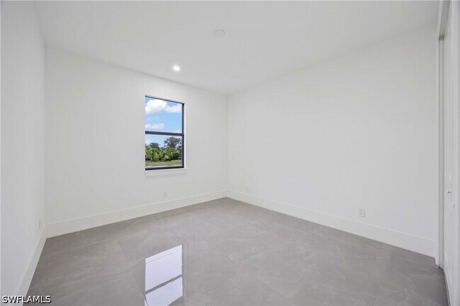 Building Photo - 2916 23rd St W