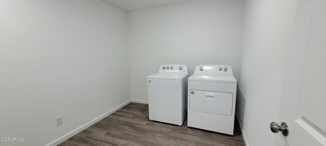 Building Photo - 1870 Broken Arrow Dr