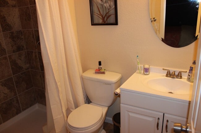 Building Photo - 3 BEDROOM HOME IN WIDEFIELD!!