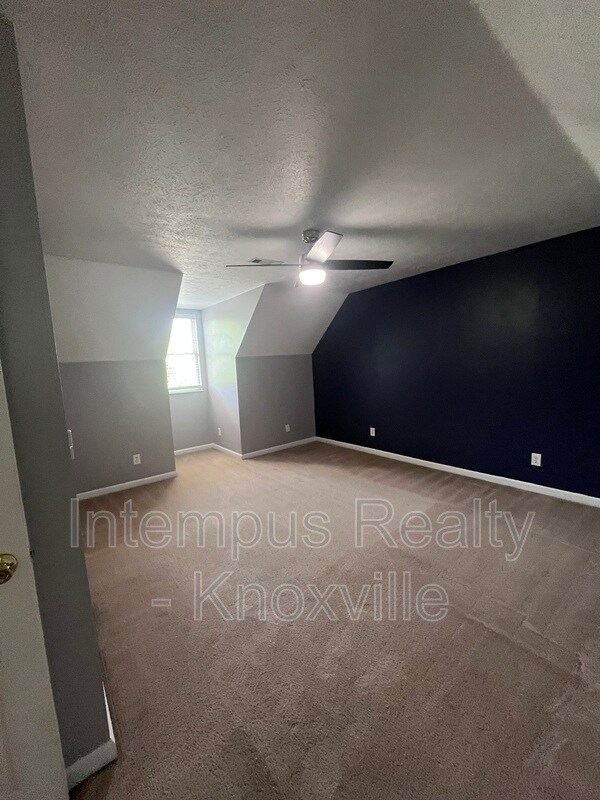 Building Photo - 7728 Chapel Bend Dr