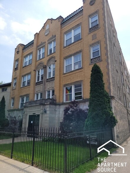 Building Photo - 1333 W Birchwood Ave