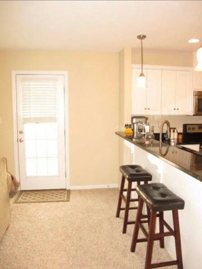 Building Photo - 2117 Grove Landing Way