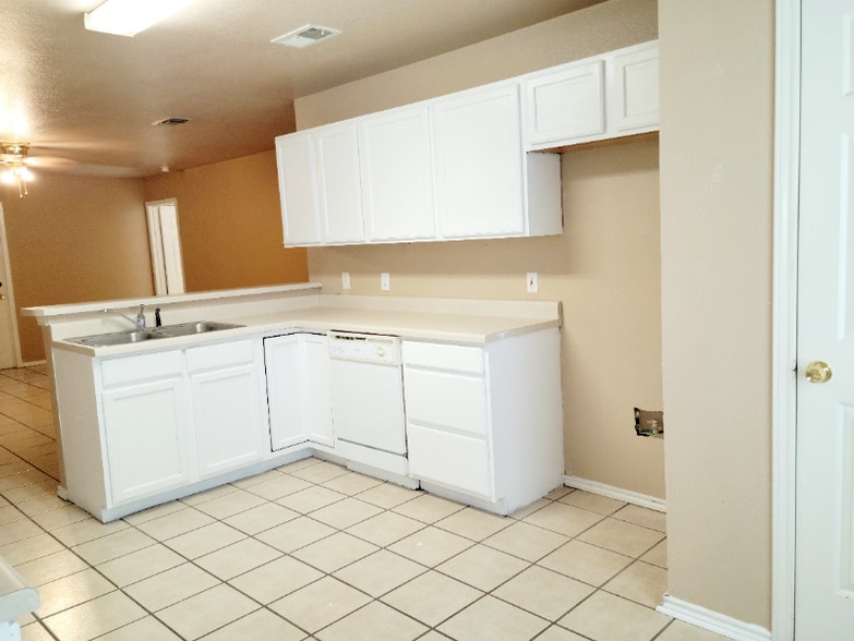 Building Photo - 2780 Batey Rd