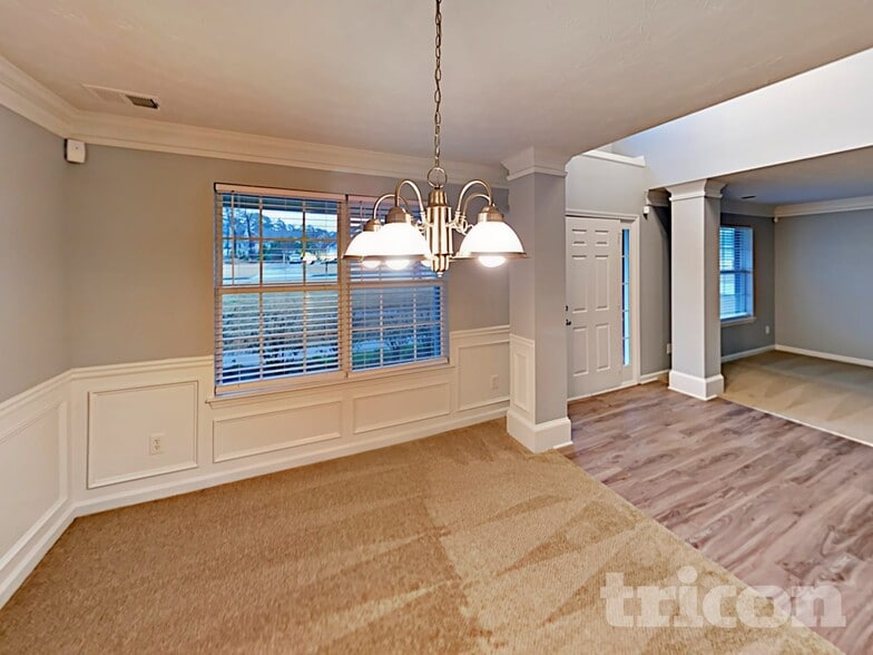 Building Photo - 12755 N Hill Dr