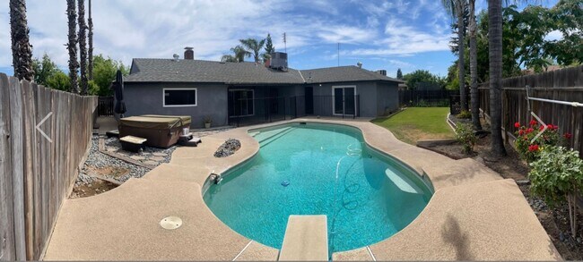 Building Photo - 3 Bedroom / 1.5 Bathroom with pool for ren...
