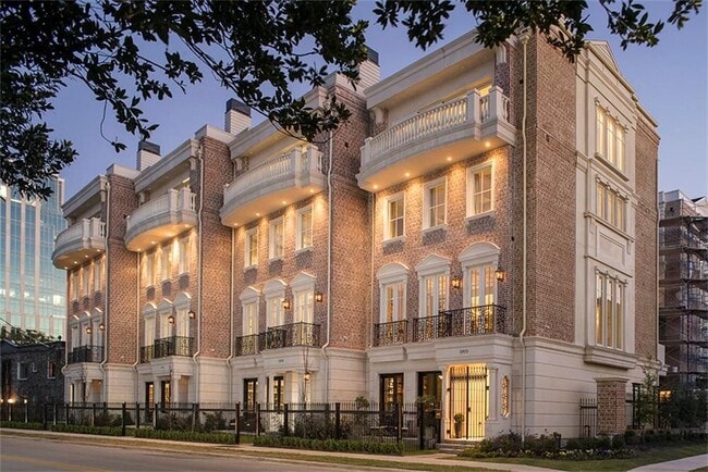 Building Photo - 1909 Revere St