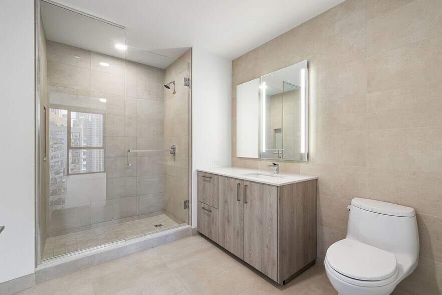 Building Photo - 211 N Harbor Dr