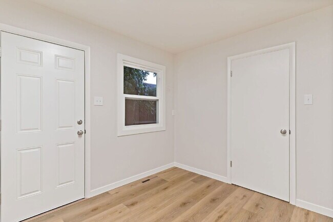 Building Photo - 1220 Janes Ln