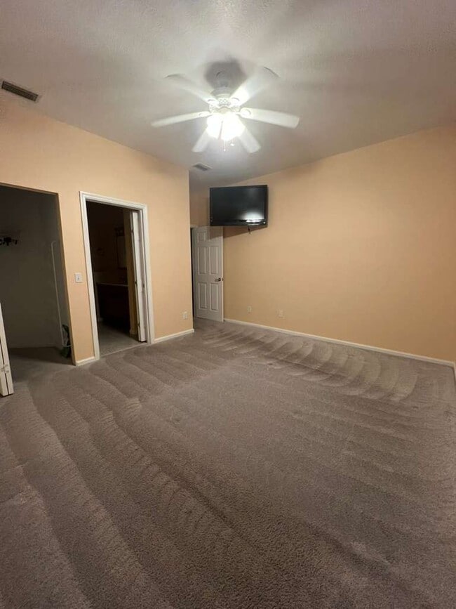 Building Photo - 5520 NW 26th Ln