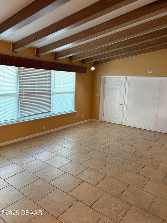 Building Photo - 2537 Coral Way W