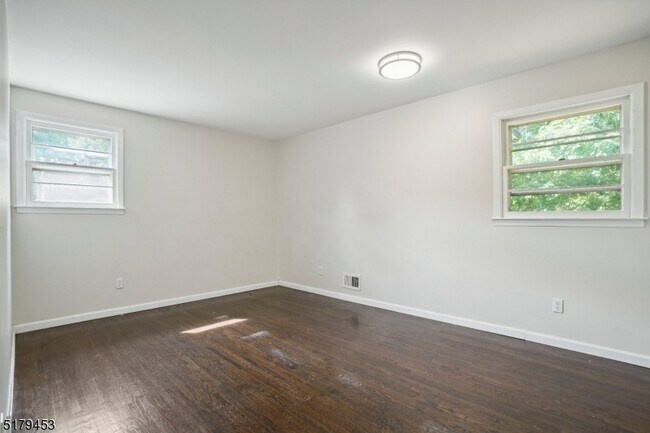 Building Photo - 4 Fern Ct