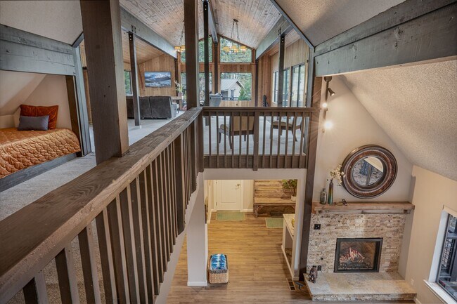 Building Photo - SKI LEASE:  Family Home with 1-Car Garage, Gas Fireplace, Bonus Room, Near Northstar