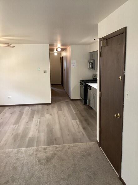 Building Photo - 9839 Ridgeland Ave