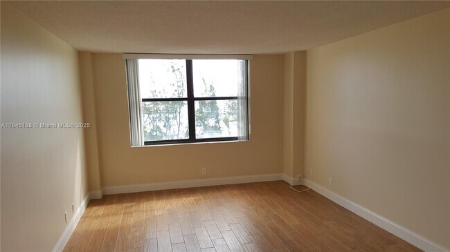 Building Photo - 18151 NE 31st Ct