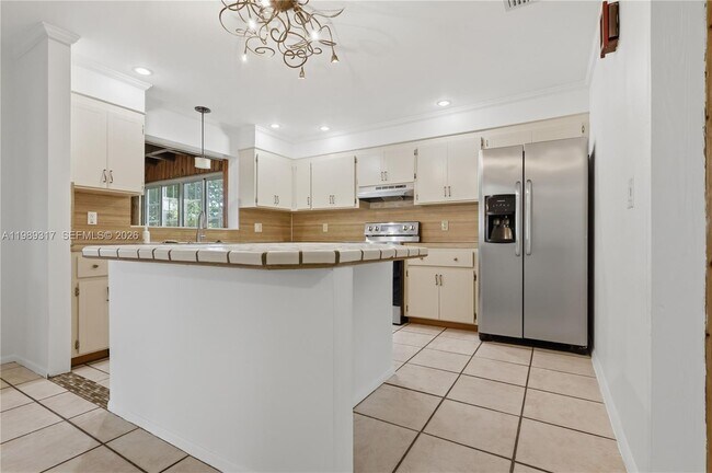 Building Photo - 4512 SW 27th Terrace