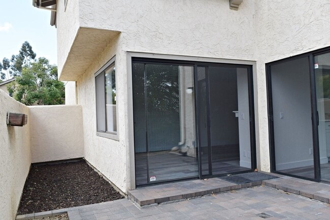 Building Photo - 8821 Via Andar