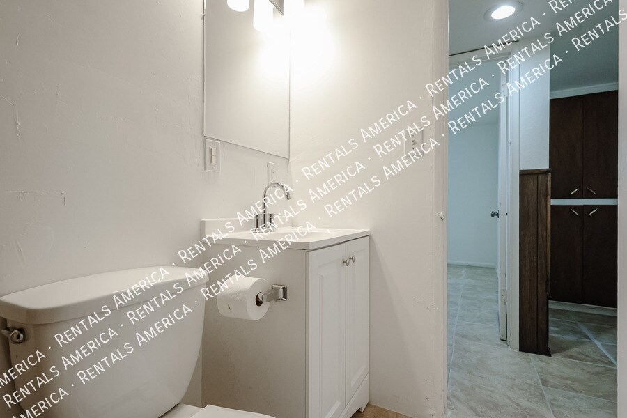 Building Photo - 410 N Ironwood-