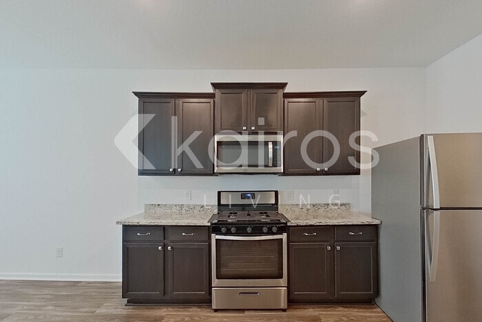 Building Photo - 950 Shady Brk