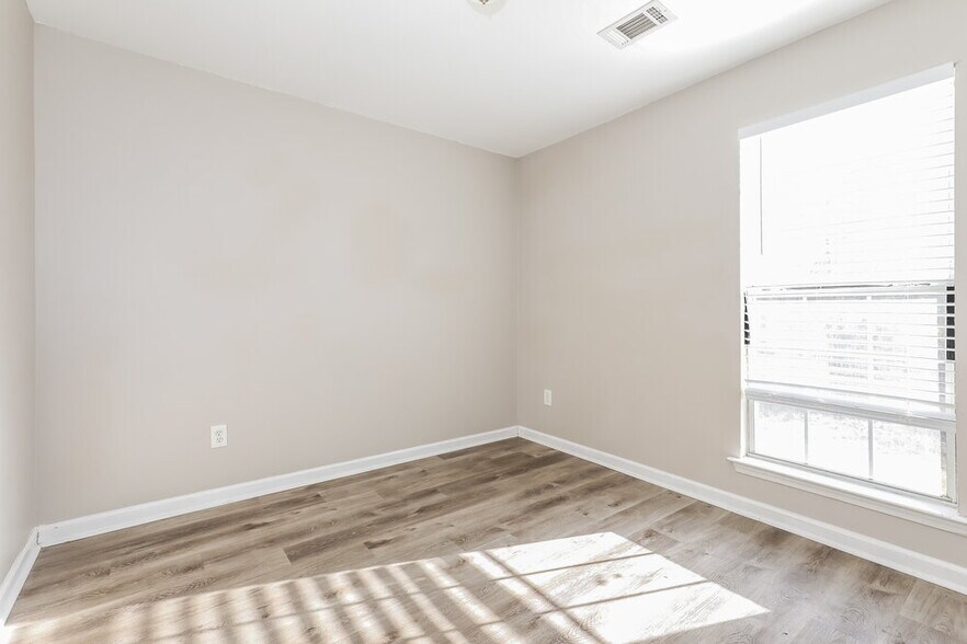 Building Photo - 5687 Eagles Feather Ln