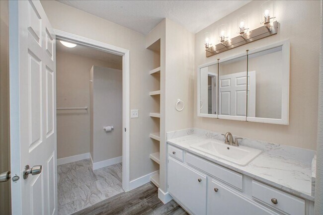 Building Photo - Newly Remodeled Boise Bench Duplex