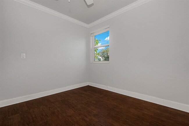 Building Photo - 5608 Buchanan St