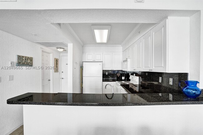 Building Photo - 2501 S Ocean Dr