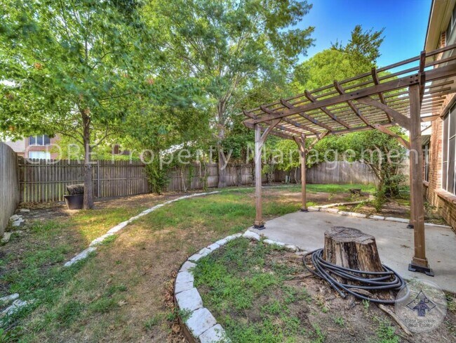 Building Photo - 520 Arcadia Dr