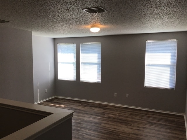 Building Photo - 1313 Cherokee Rose Ln