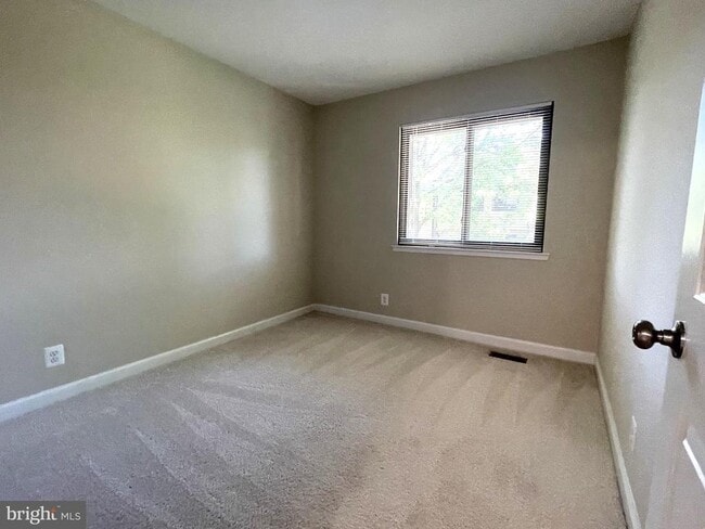 Building Photo - 2661 Glengyle Dr