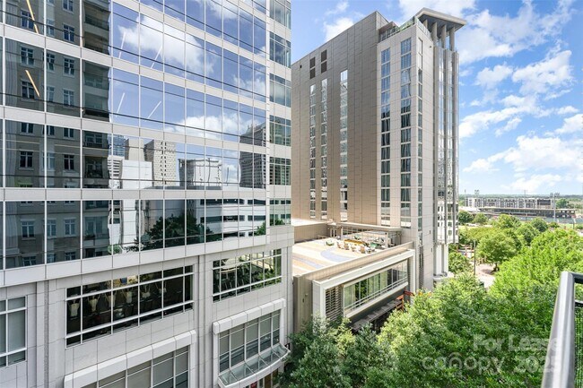 Building Photo - 230 S Tryon St