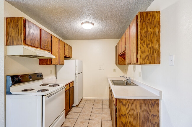 Building Photo - 5034 El Camino Dr