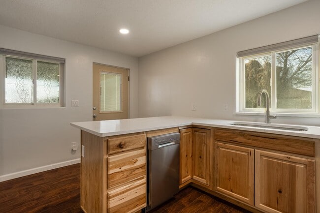 Building Photo - 501 El Paraiso Rd NW