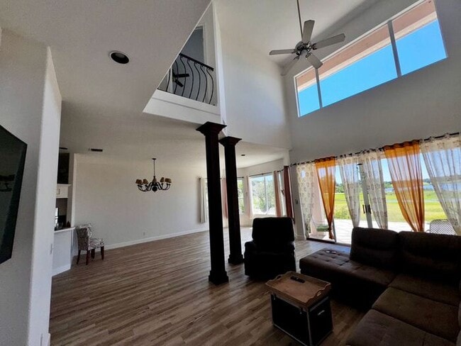Building Photo - 3 Bedroom 2.5 Bath Cinnamon Bay Home with ...
