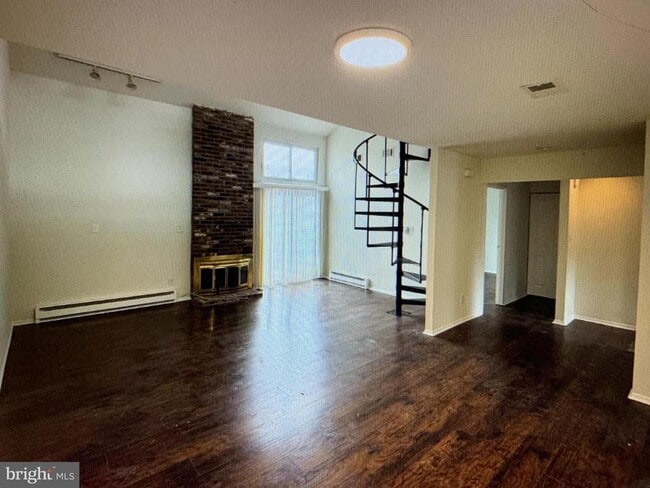 Building Photo - 502 BROMLEY