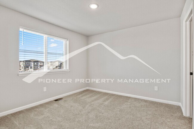 Building Photo - Contemporary Townhome in the Vibrant Interquest Low Maintenance Community with 2 car garage, Wash...