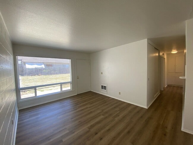 Building Photo - 769 NE Alameda Ave
