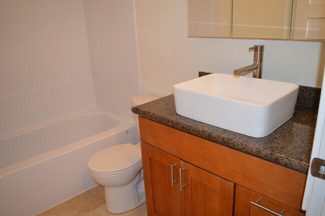 Building Photo - 6401 Lake Washington Blvd NE