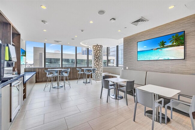 Building Photo - 100 E Las Olas Blvd