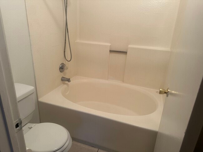 Building Photo - 5165 Walnut Ave