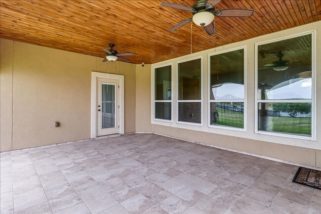 Building Photo - 6241 Lago Vista Dr