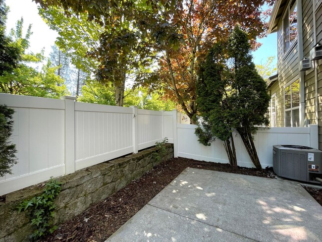 Building Photo - Stunning Forest Heights Home with Washer/D...