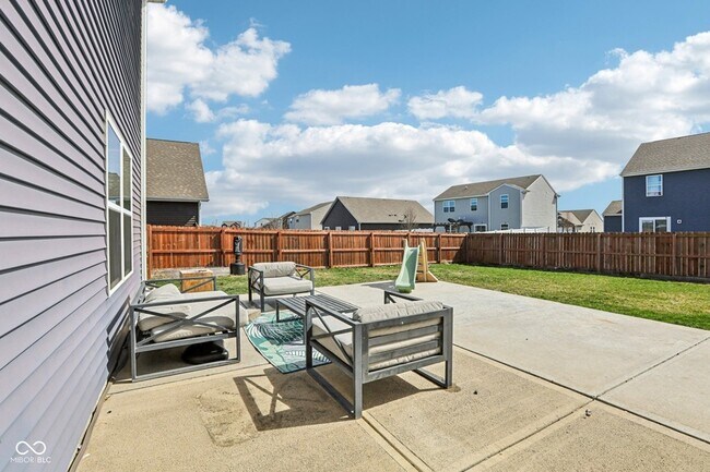 Building Photo - 6673 Laurelwood Dr