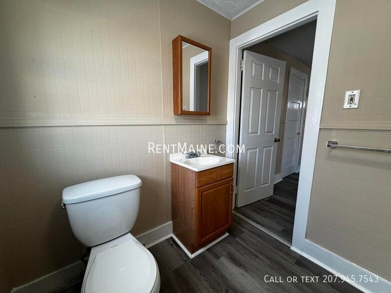 Building Photo - 172 College Ave