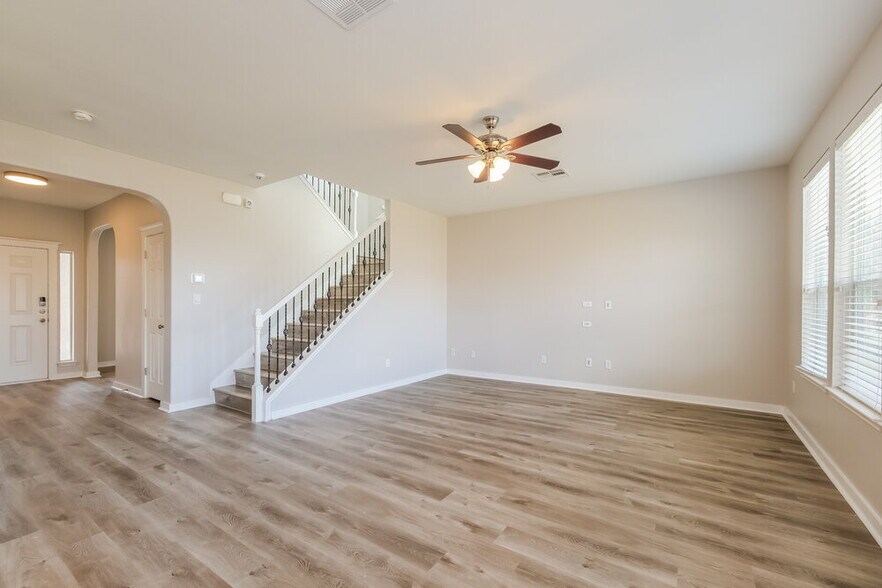 Building Photo - 603 Irvin Dr