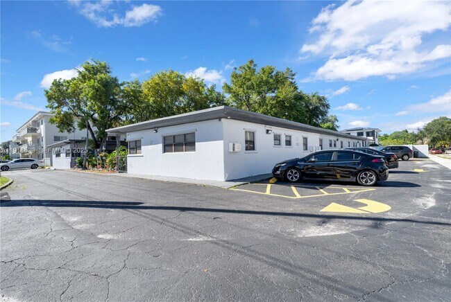 Building Photo - 13390 NE 6th Ave