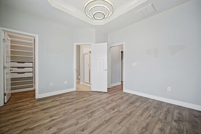 Building Photo - Luxurious 3-bedroom 2.5 bath townhome with Garage in Chesapeake