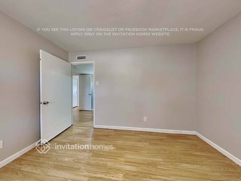 Building Photo - 502 Ivy Way