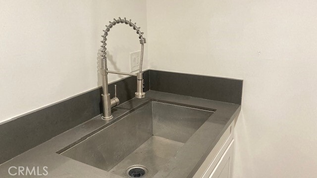 Building Photo - 849 N Van Ness Ave