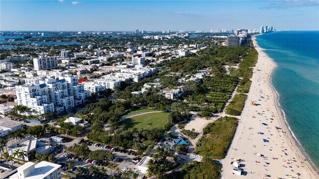 Building Photo - 7600 Collins Ave